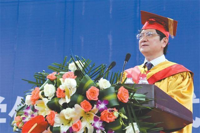 浙大教授”郑强，曾再次抛出惊人言论！他曾说：“中国是人口大国、劳动力大国，人工智