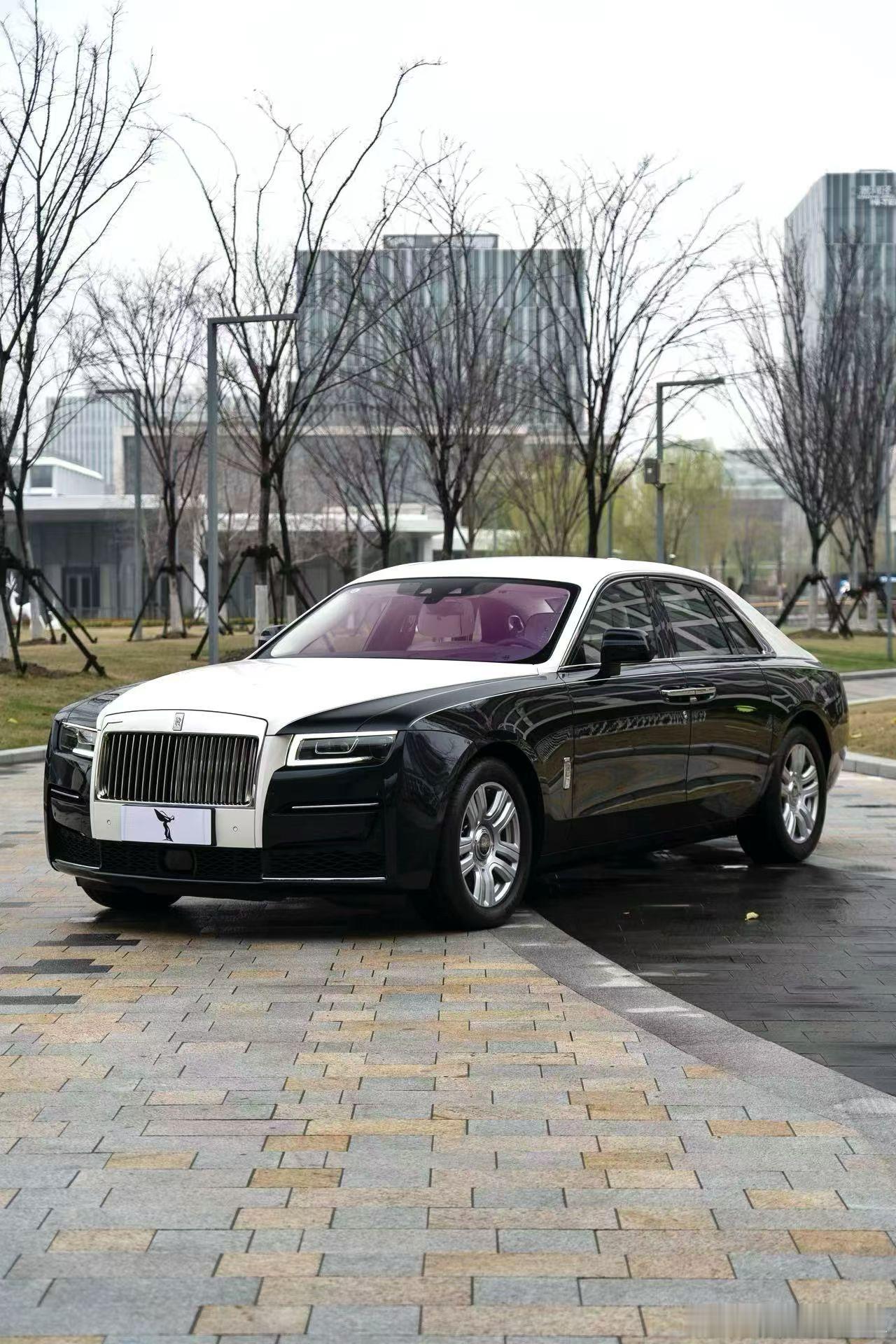 劳斯莱斯 古思特标轴，原厂蓝宝石黑/英吉利白双色，高定版配色， 