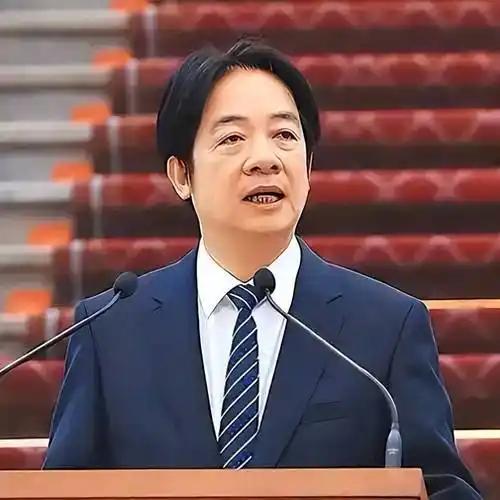 天塌了，又被关在门外！
据媒体8月18日报道，3名持有旅行证件的台商及家属在乌干