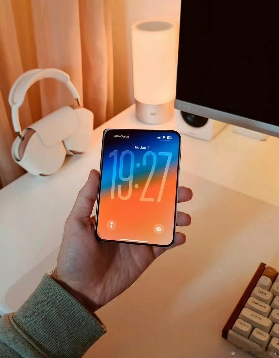 iPhoneFold售价曝光有爆料称苹果的折叠屏定价1.5W，这个价格你们觉得合