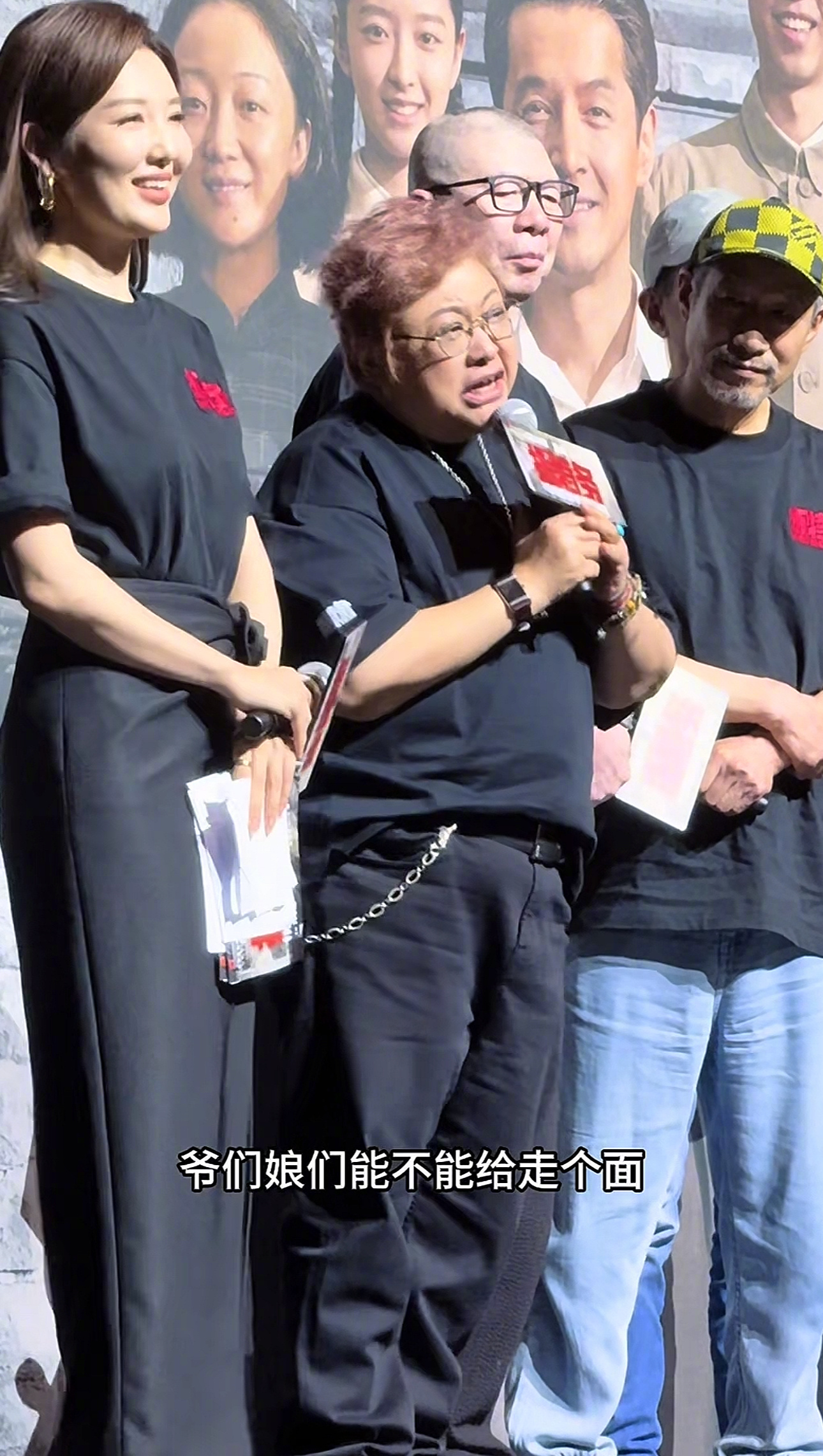 又去看了韩红“走个面”视频，觉得她说这话的初衷是希望《抓特务》能像《给阿嬷的情书