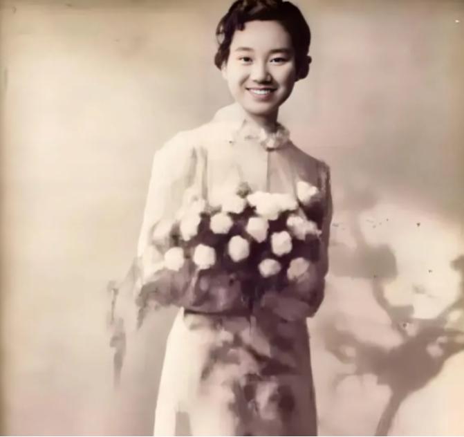 1941年，22岁的朱凡被俘，几天便被拷打得血肉模糊。日军见寻常酷刑没用，就把她