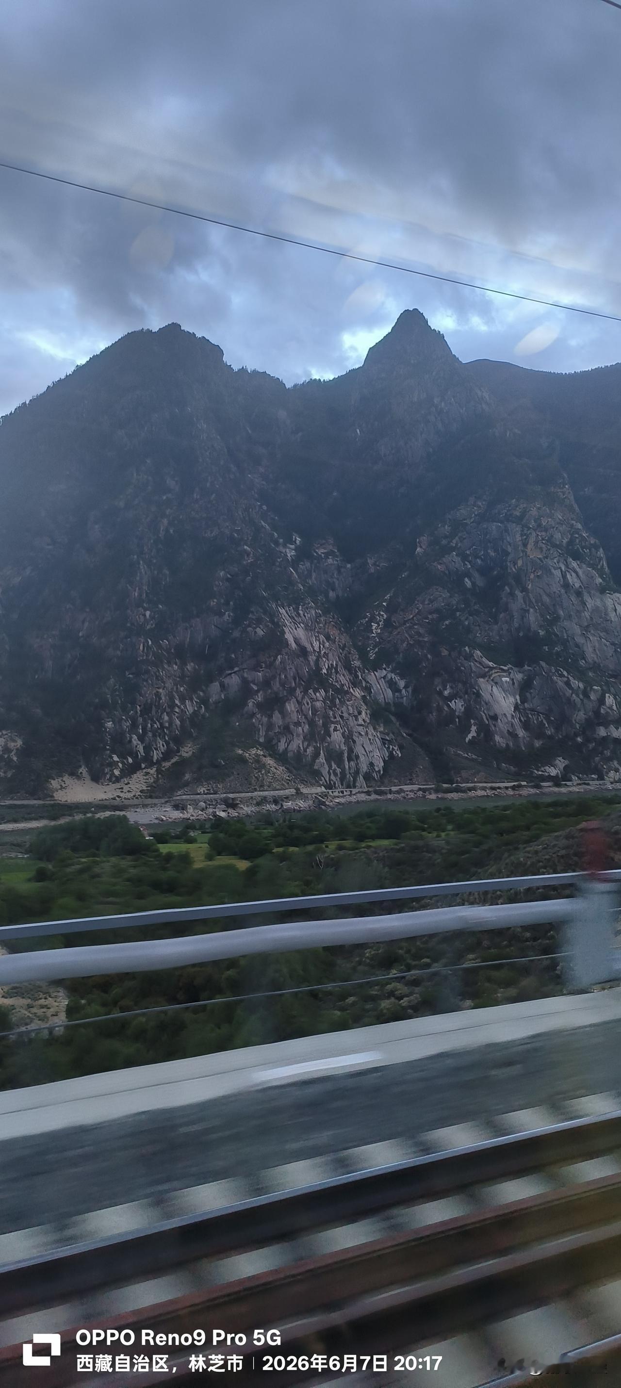 拉萨到林芝列车隧道长
拉萨—林芝铁路（拉林铁路）隧道概况
 
- 全线隧道：47