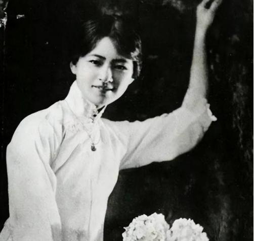 1953年一次会议上，林徽因指着时任北京副市长吴晗的鼻子骂道：“我林氏满门忠烈，