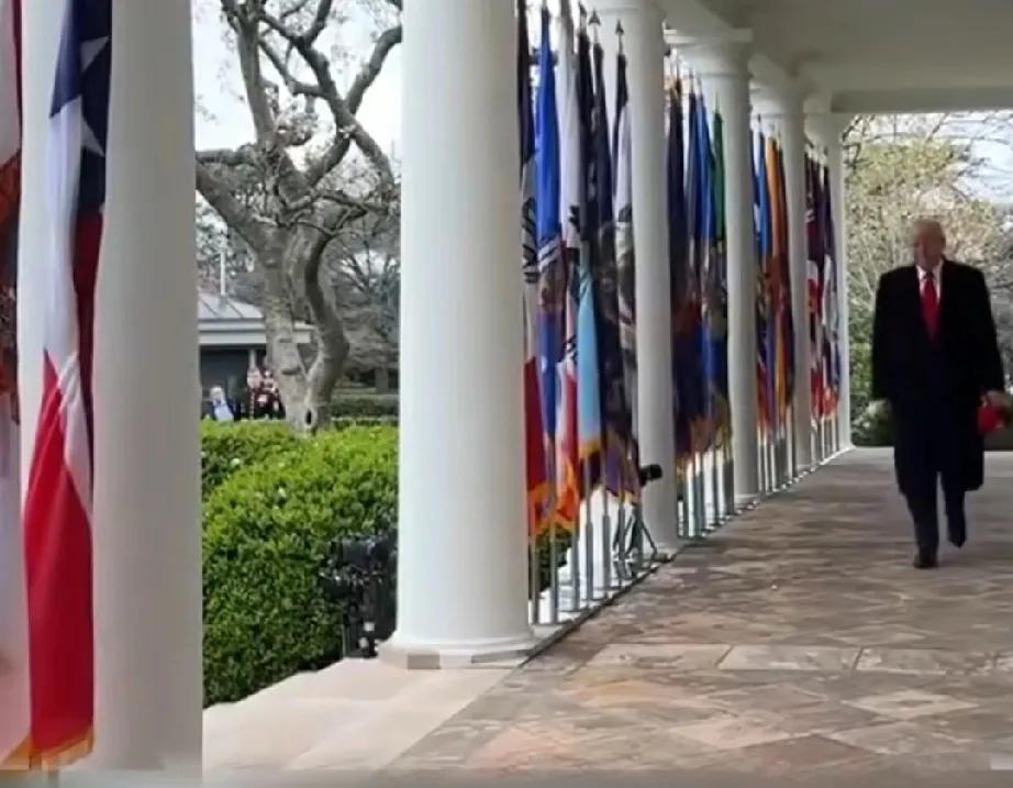 美国已经准备好了，就看谁开第一枪了！

政治宣传上
特朗普亲自宣称不需要国际法，