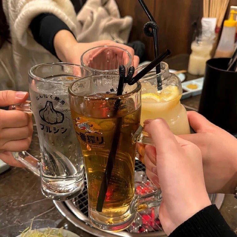 合照꒰ 👩🏻‍🦰ᵃⁿᵈ👱🏻‍♀꒱爱笑的女生  运气不会太差爱自拍的女生