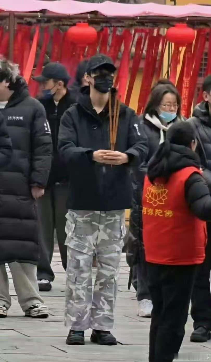 龚俊凤舞九天开机龚俊凤舞九天祈福龚俊凤舞九天开机，不错不错，真棒呀 