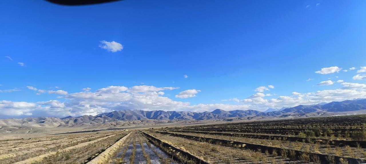 春日生活打卡季川西高原的春天还没有植物的绿色！