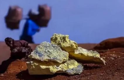 全球都以为中国会一直卡着稀土出口的脖子，没想到中方突然官宣，直接给全球供应链来了