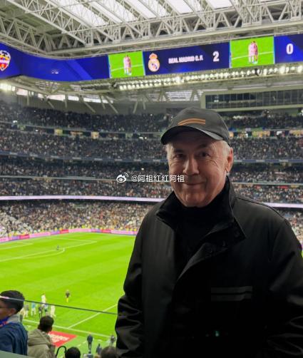 在此前的一场西甲联赛中，皇马主场2-0击败莱万特。今天前皇马主帅安切洛蒂发布社媒