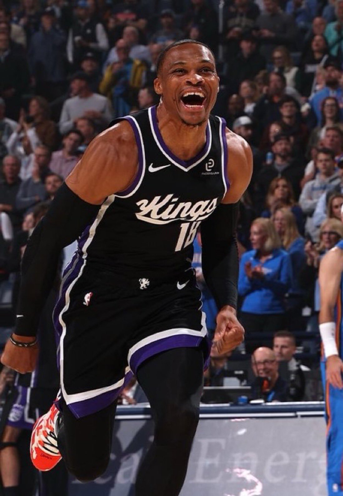 威少今日数据，26分12篮板6助攻2抢断，国王不敌掘金。少爷尽力了。 ​​​