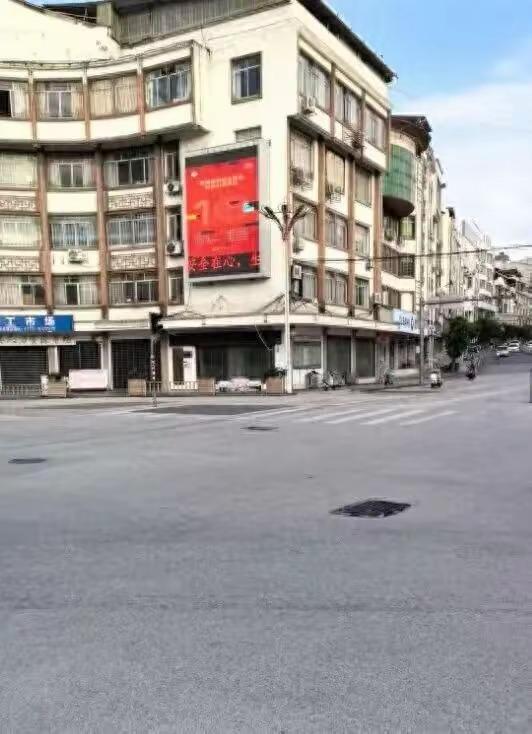 太寒心！退休民警醉驾闯红灯撞人致三级伤残，服刑离世后妻女放弃继承，43万赔偿款彻