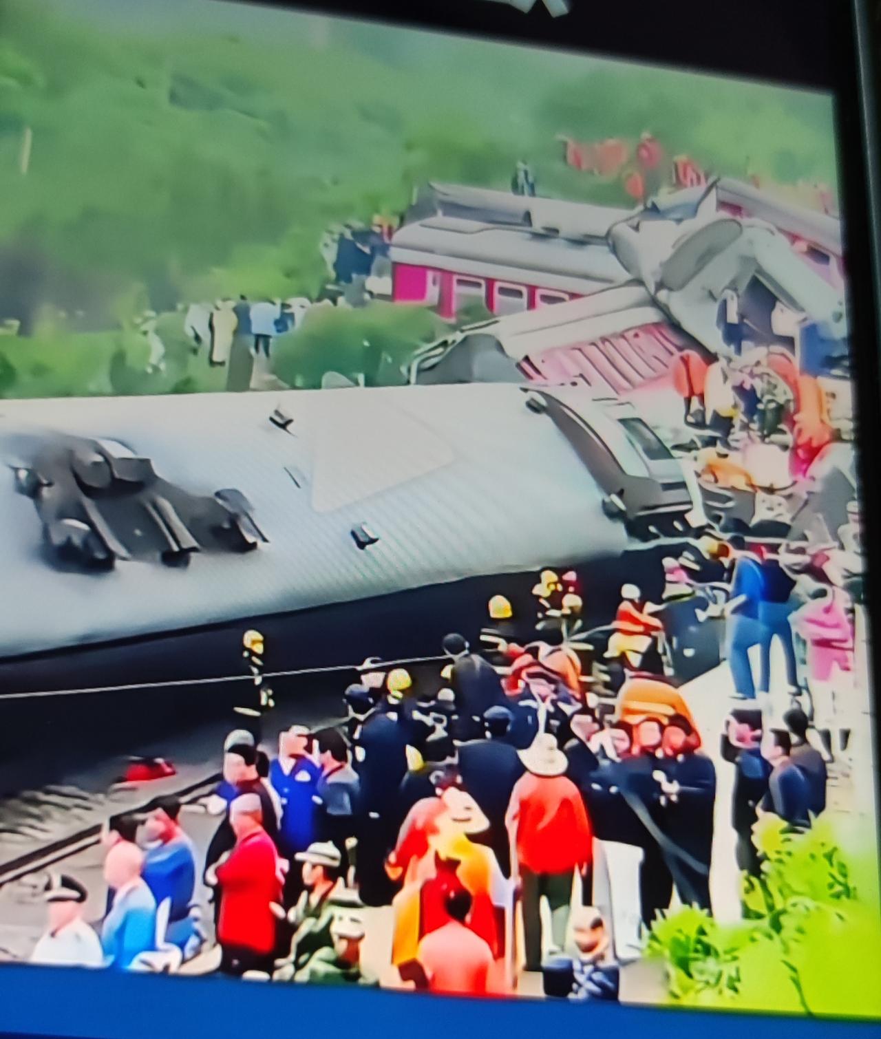 一声巨响，13个家庭毁灭

11月27号凌晨，试险列车碰撞施工人员致11死，2人