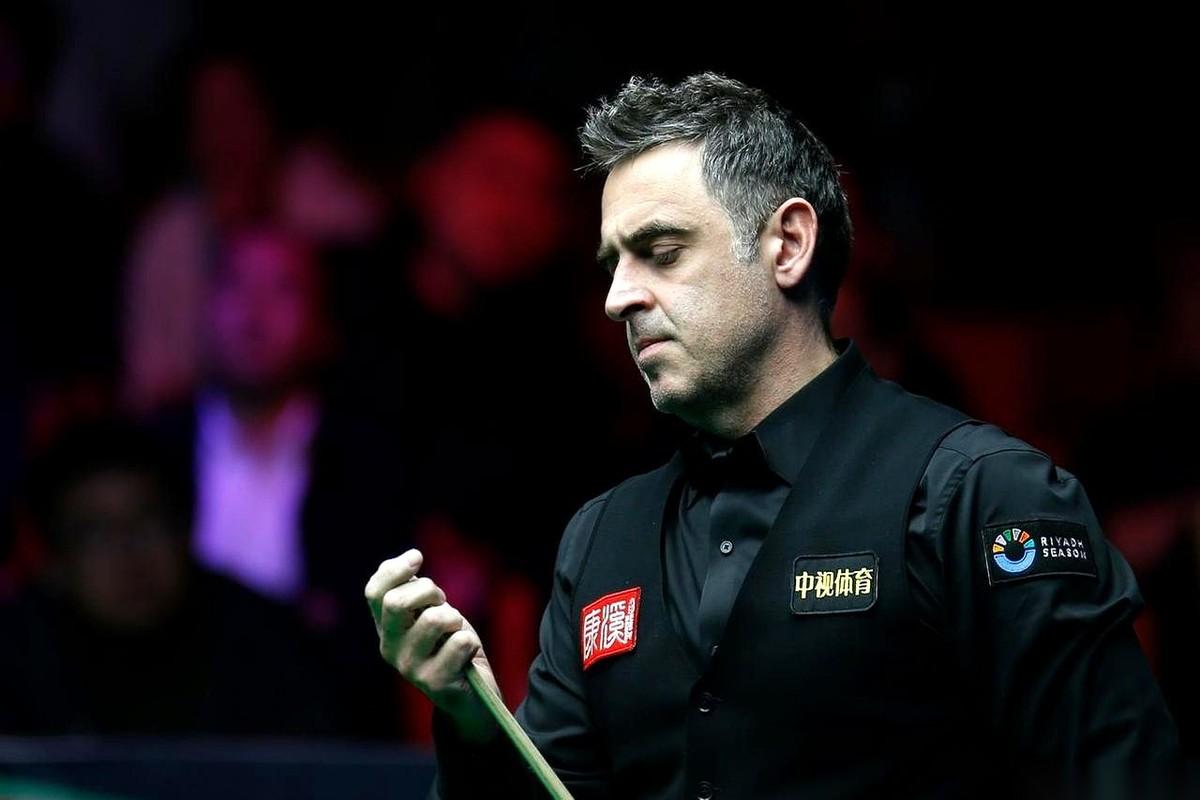 奥沙利文突然空降德国大师赛。
人刚落地，行李箱的轮子估计还是热的，二话不说，上去