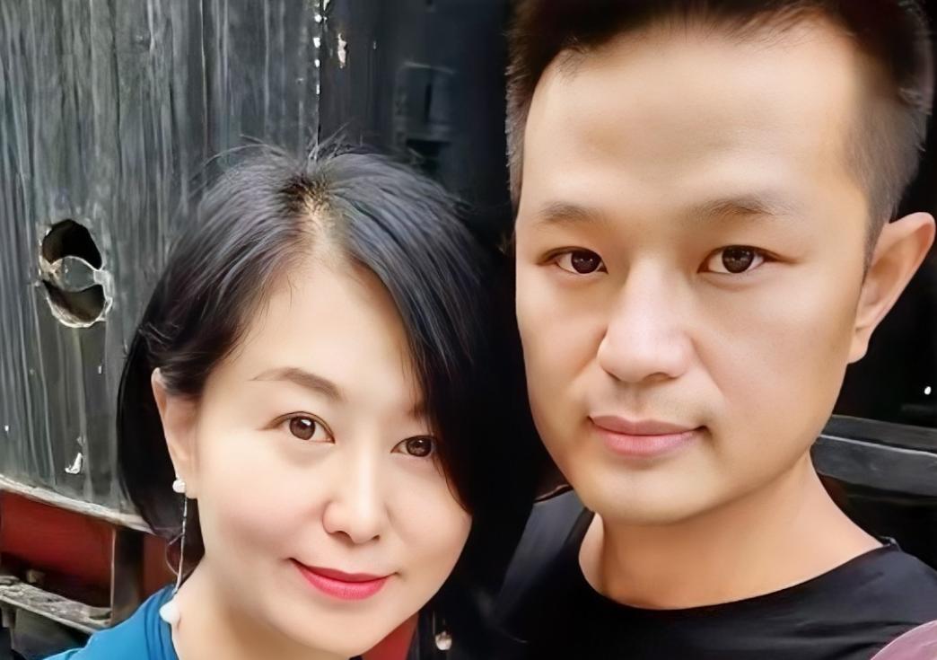 成都，49岁富婆被34岁农村小伙网上表白，奔现5天闪婚。哪料，当富婆来到小伙山东