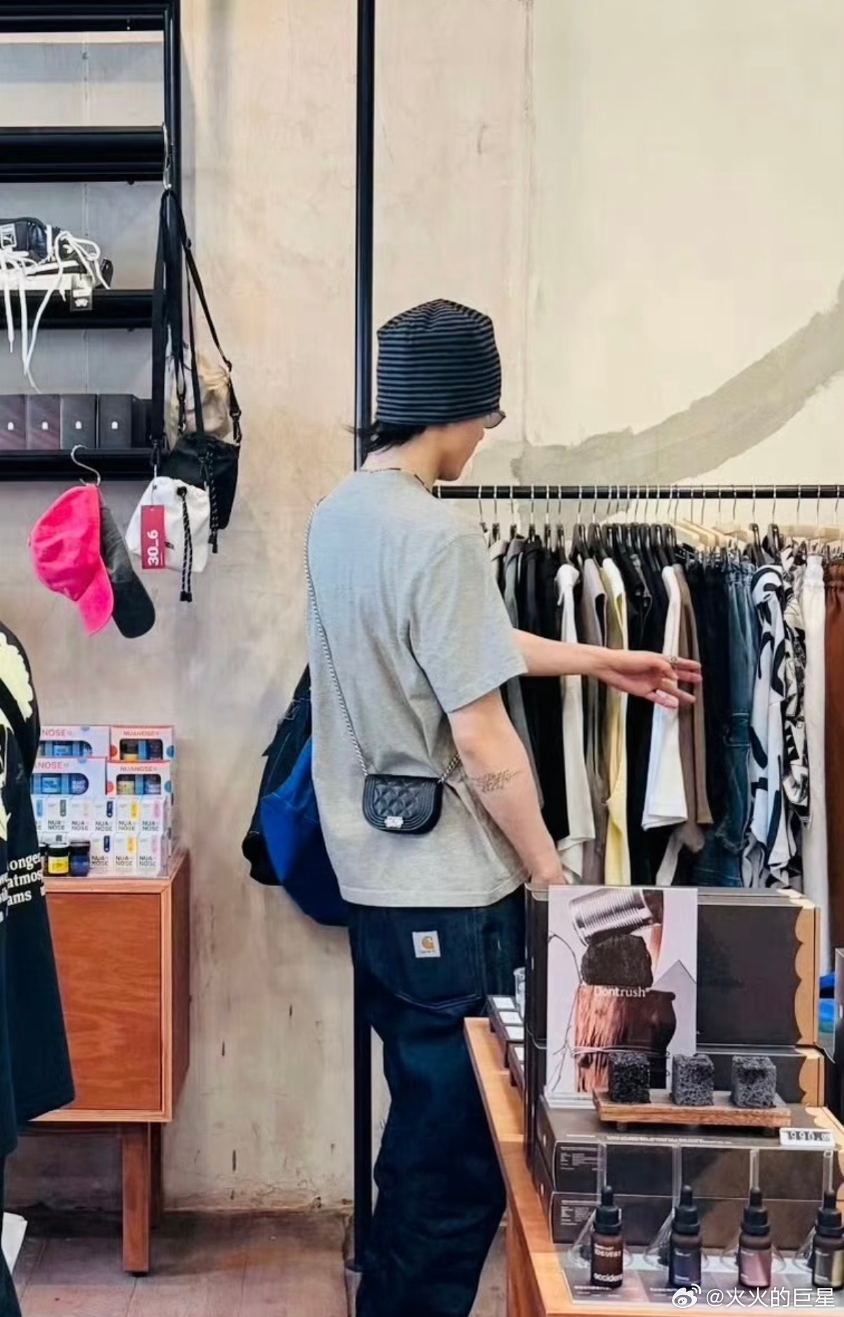 曼谷偶遇曾舜晞逛街网友泰国偶遇曾舜晞逛街 ber你们都是在哪偶遇的啊 