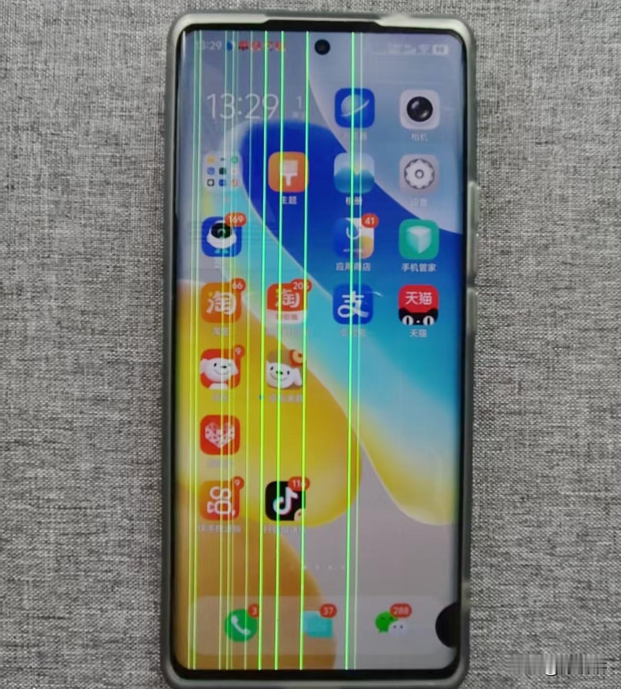 手机屏幕成这样了，修一下大概要花多少钱？