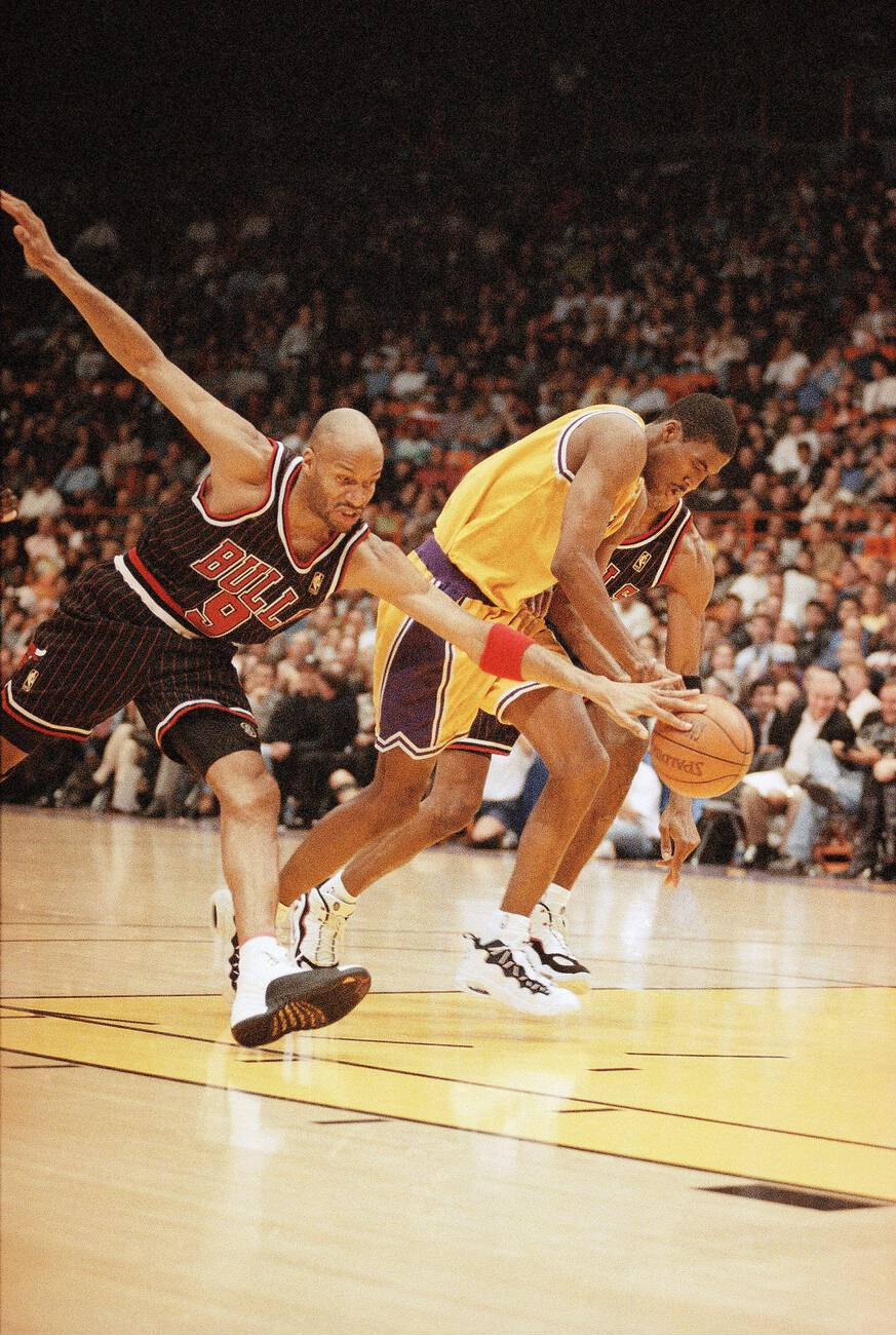 Ron Harper ，Eddie Jones  ，Scottie Pippen