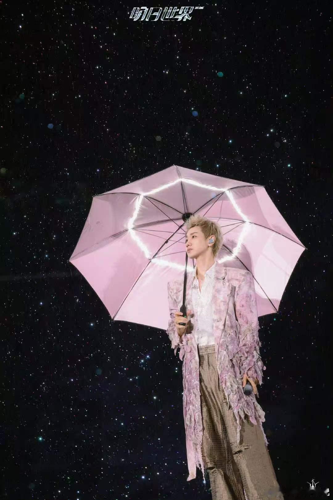 汪苏泷拼接绑带西装舞台汪苏泷你就给我黑色修身半永久汪苏泷驾驭黑色修身西装得心应手