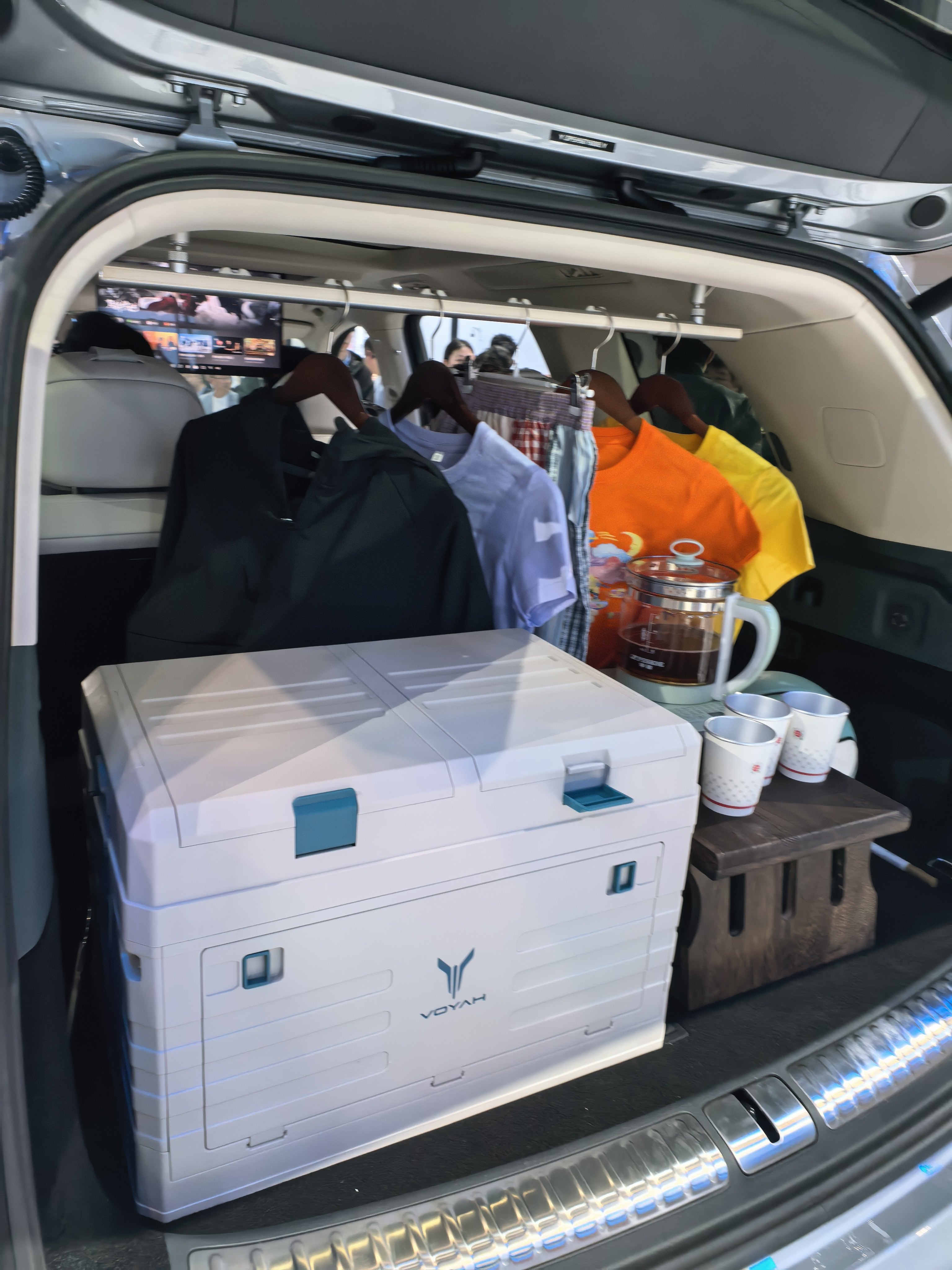 2026北京车展  岚图携全系矩阵炸场，“五座新王”泰山X8直接把现场挤爆，预售