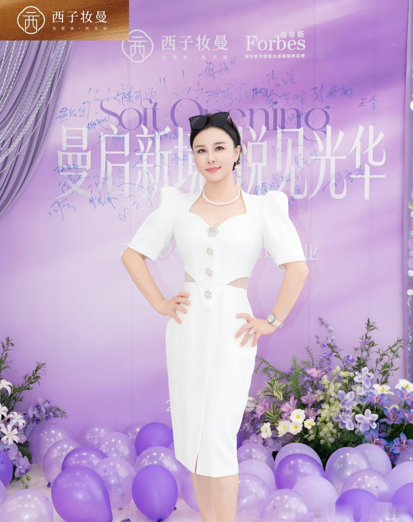 精神世界丰盈的女生，你和她炫耀什么都没用，她的世界是山川河流是世间万物，她不会因
