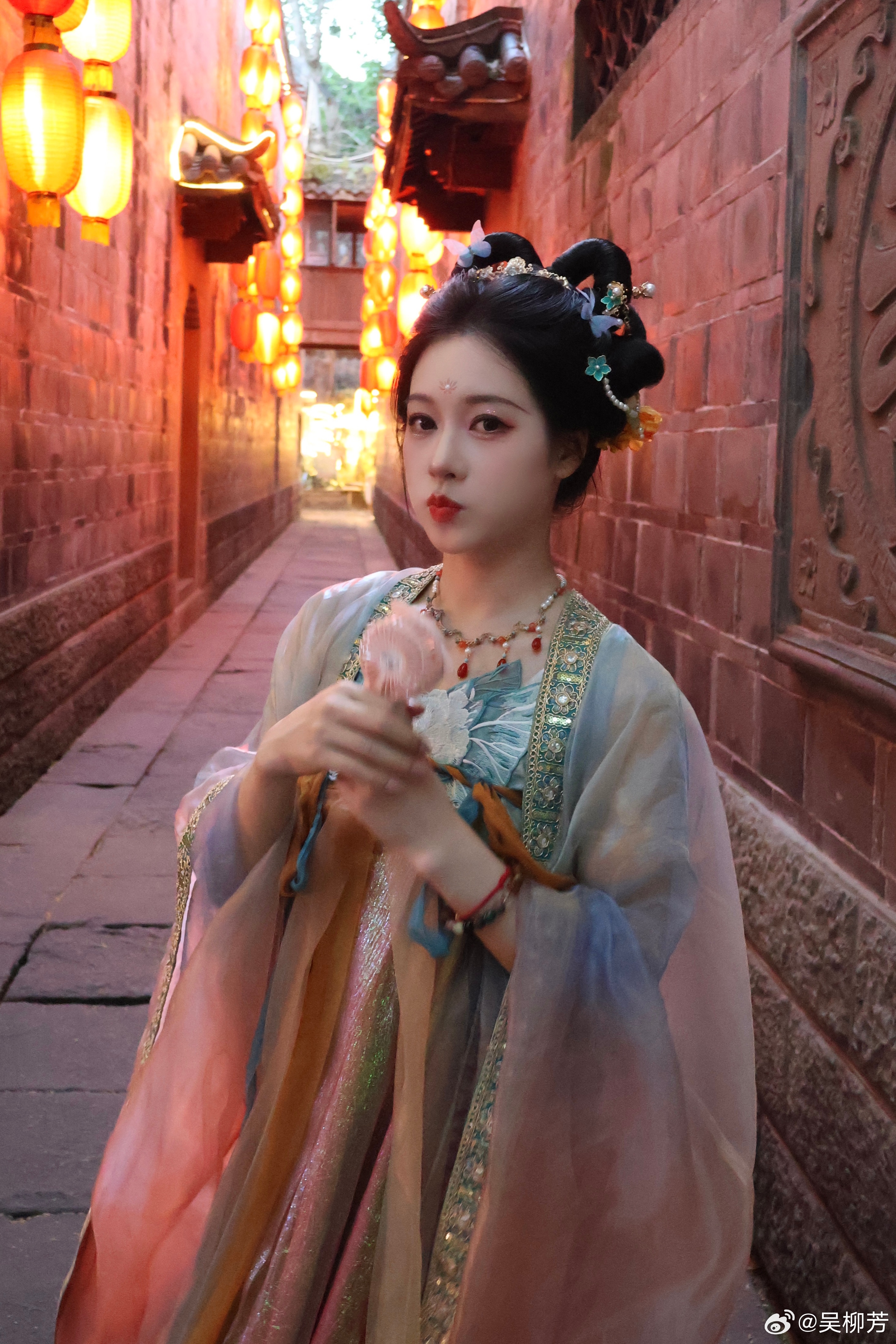 着一袭华裳，赠我一场古时梦 ​​​