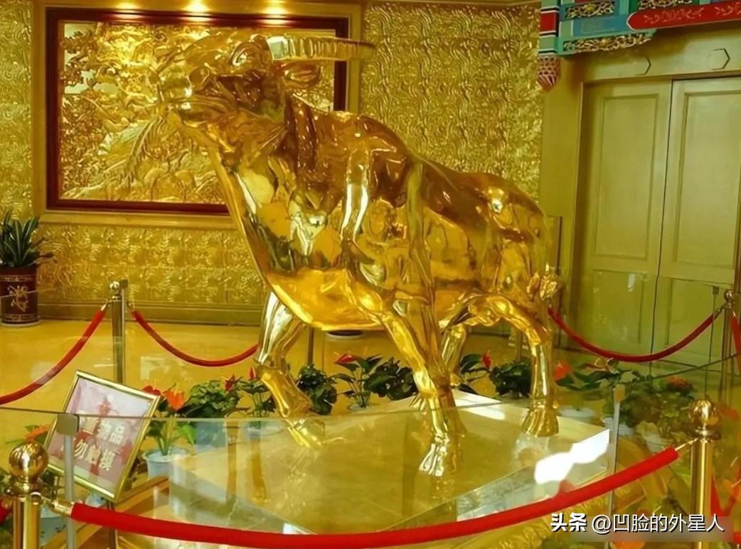 华西村当年斥巨资打造的那一吨重金牛，当初被不少人嘲讽是炫富的面子工程，谁也没料到