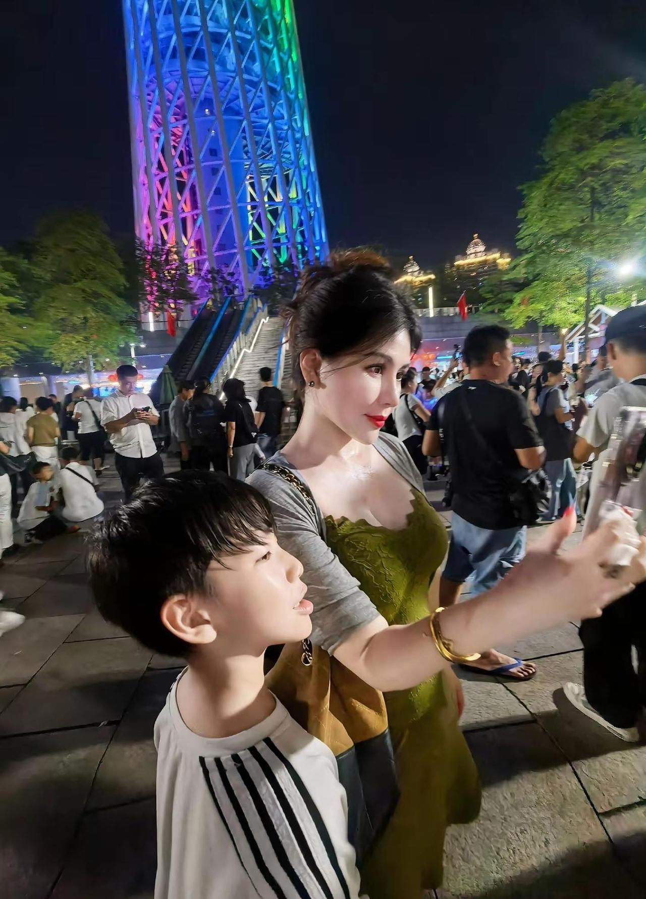 广州塔人太多又太热，我先跑了