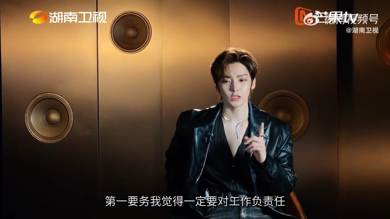 把不甘藏于心间，温柔安抚粉丝，少年永远赤诚坦荡。侯明昊赛后回应歌手淘汰歌手202
