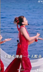 王蓉[超话]原央视主持人瑶淼谈王蓉浪姐被淘汰乘风2025初代唱跳实力的王蓉，在舞