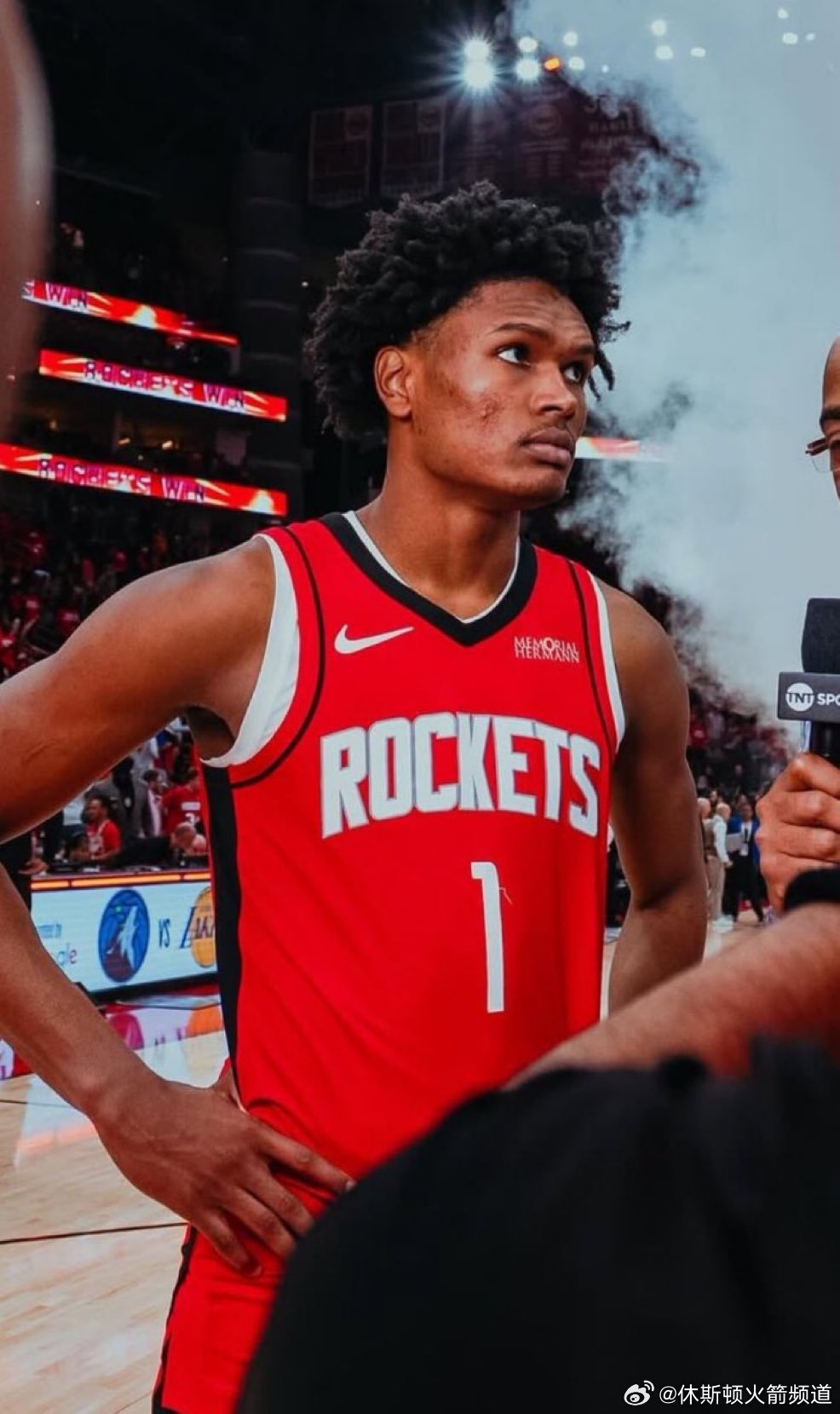 阿门近六场比赛场均22分8.3篮板5.3助攻1.7抢断，真实命中率64.8%。猛