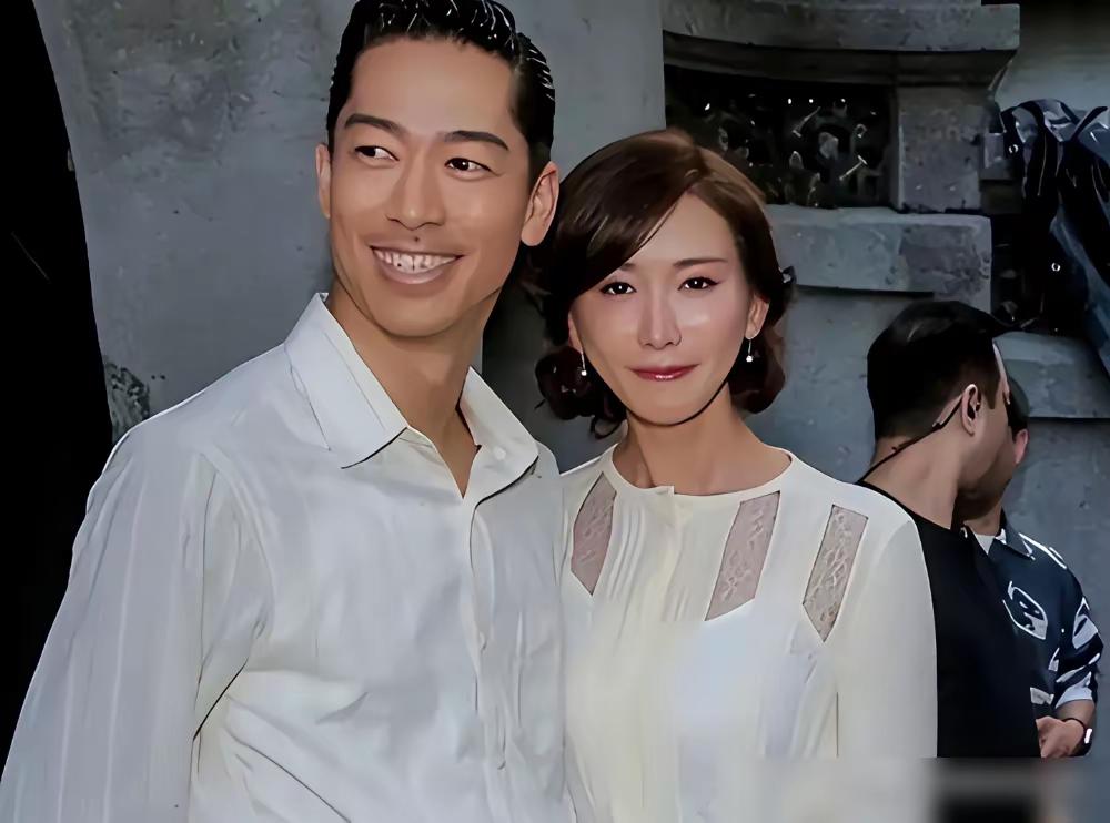 明明嫁给大陆富豪，轻松做阔太太，十指不沾阳春水，却要远嫁日本做家庭主妇；令人费解