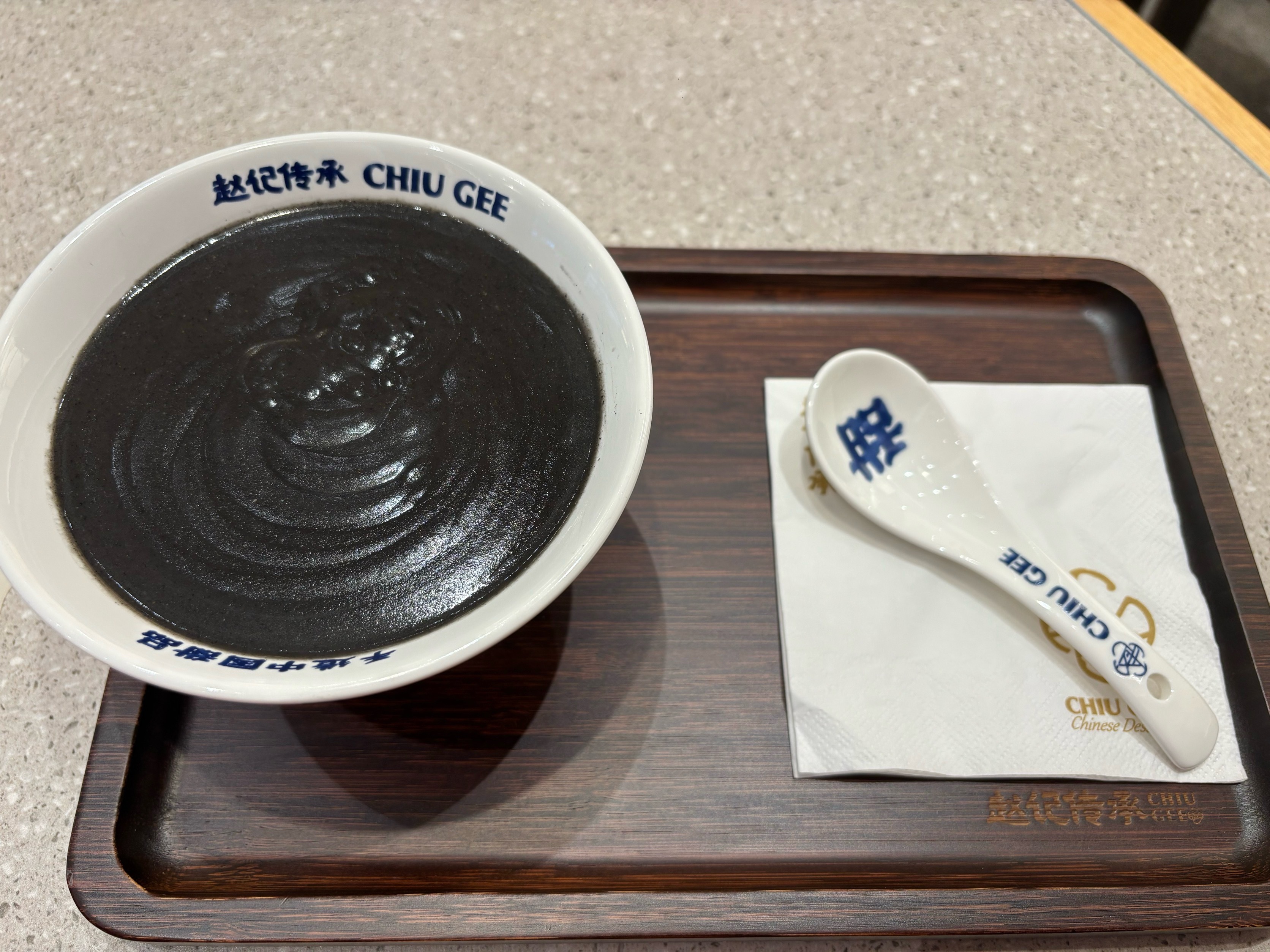 吃到一家新开的广东糖水店，不管从装修还是产品，都很有广式的感觉，价格也很合理，应