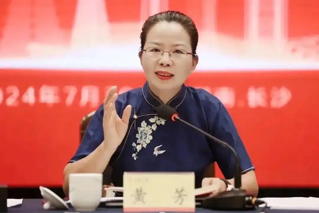 厅级干部跨省交流，是培养重点干部尤其是女干部的重要方式，全国不少厅级干部跨省任职