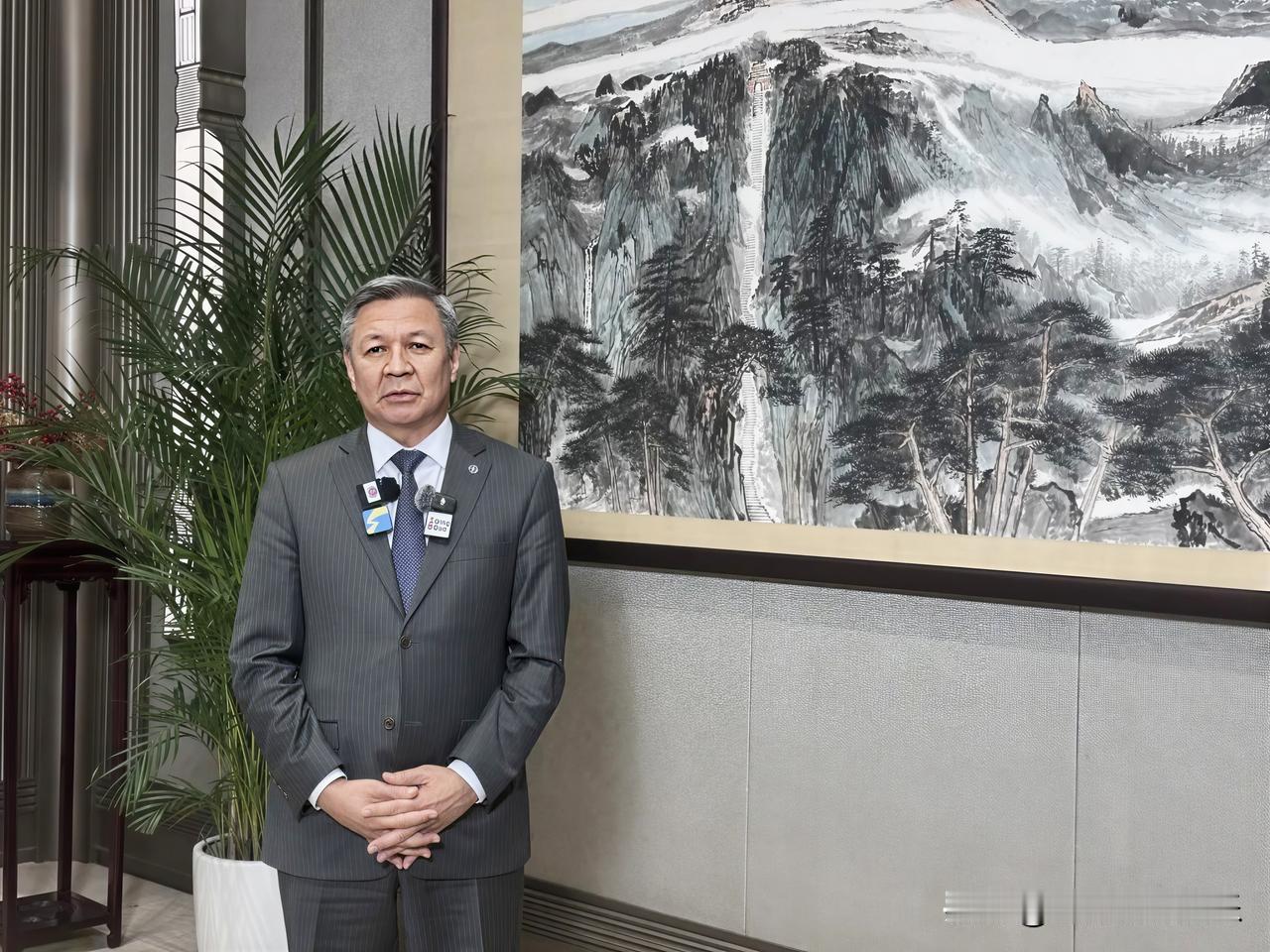 11月3日，乌兹别克斯坦自由民主党副主席在中国—中亚党政对话上明确表态：我们坚决