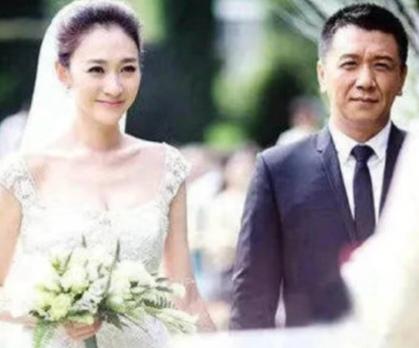 今天上午，有娱乐博主爆料，演员李小冉和她的，也在演艺圈工作的老公徐佳宁，已于20