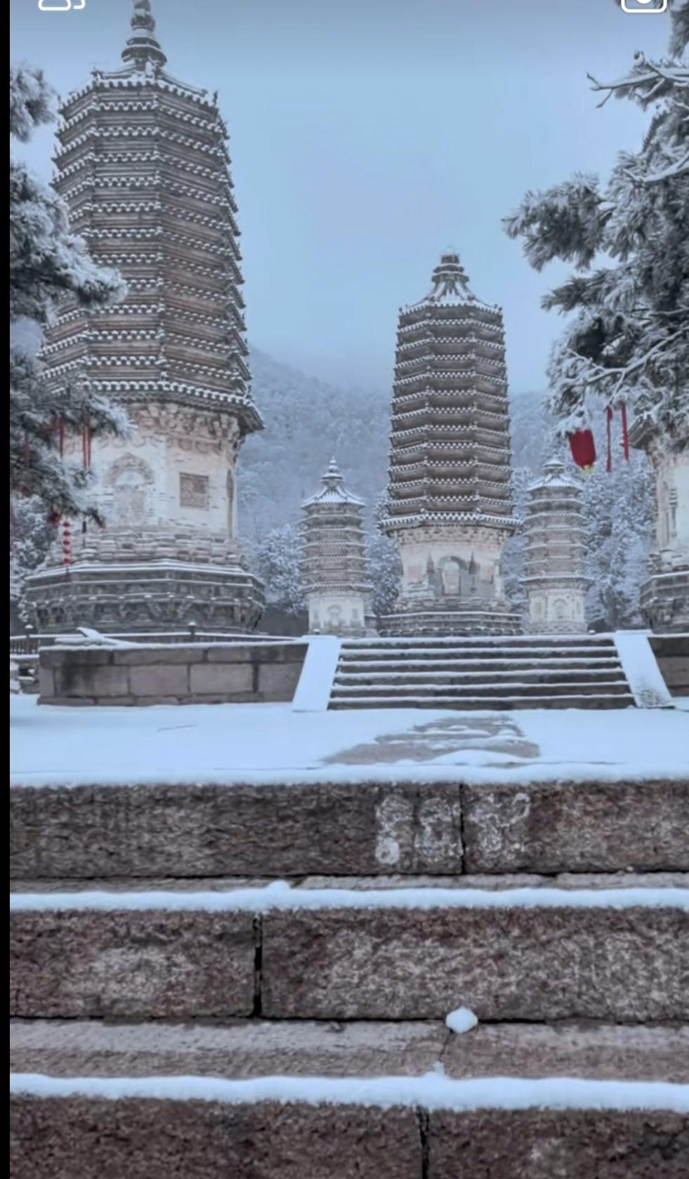 雪中古塔，静谧如画，岁月静好