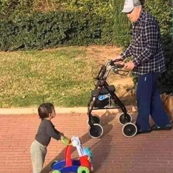 去年春节前夕，我们院里有两位女士骨折了。一位是常和我一起散步的张大姐，她靠马路边