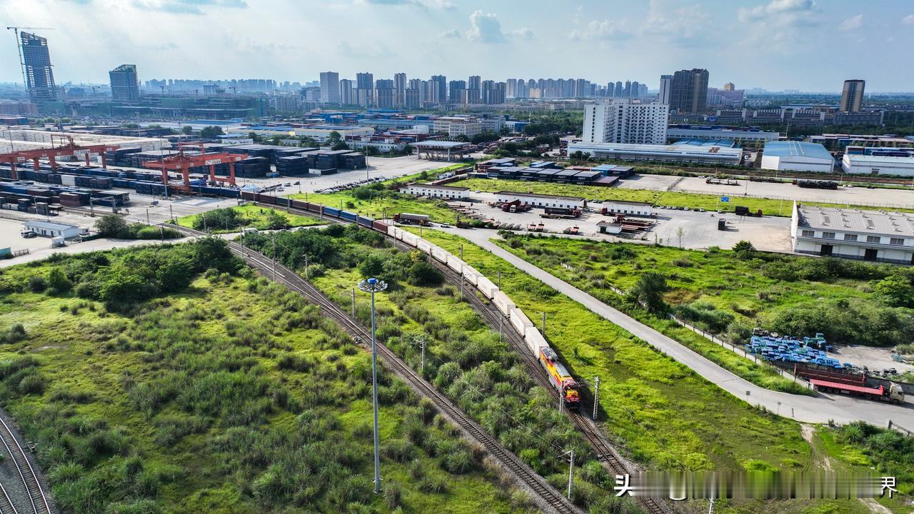 估计波兰也没想到，中国不受威胁，中欧班列受阻后，替代方案很快就来了！目前，各大班