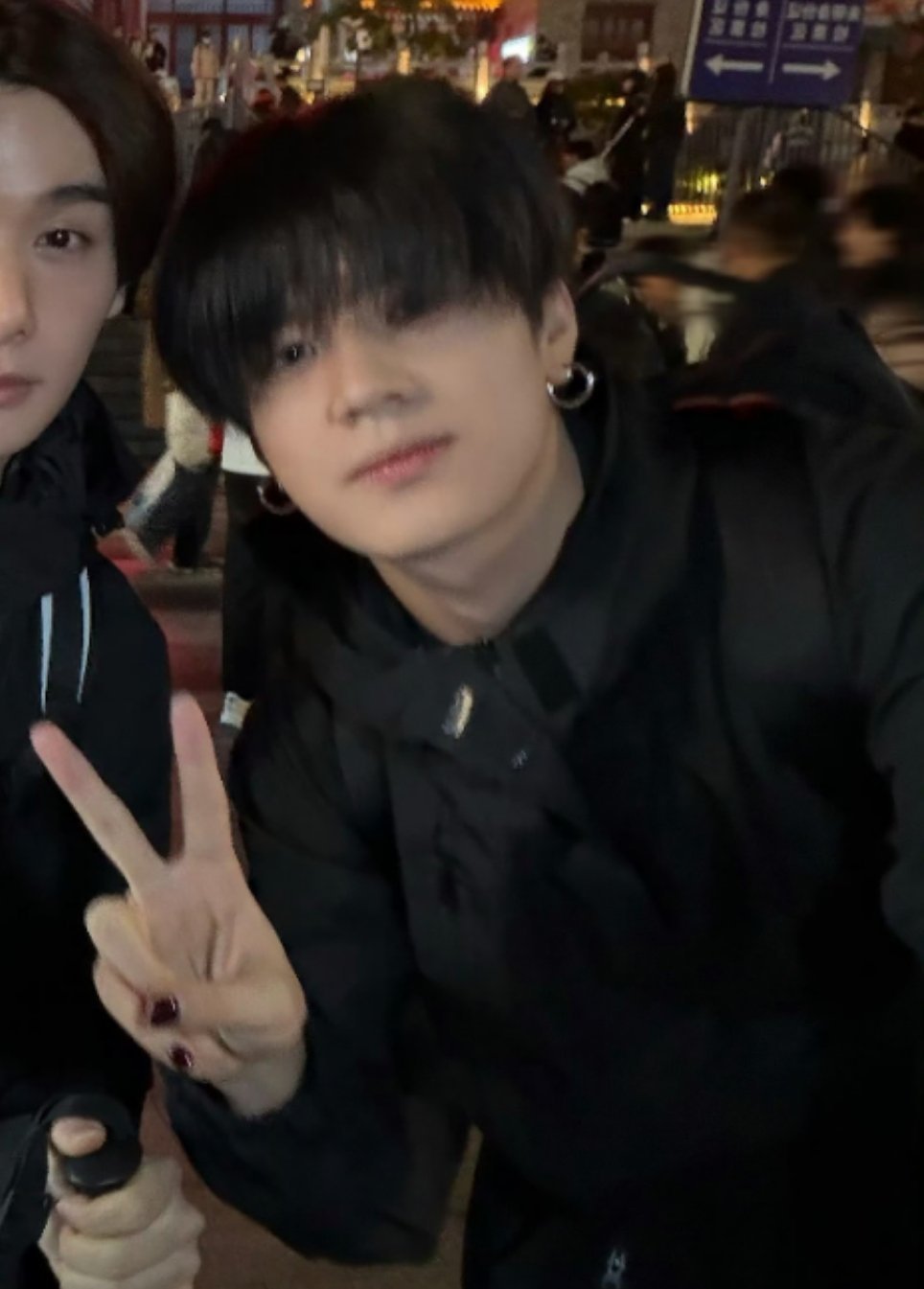 爸爸什么时候发微博啊我看到你拍照了💧 ​​​