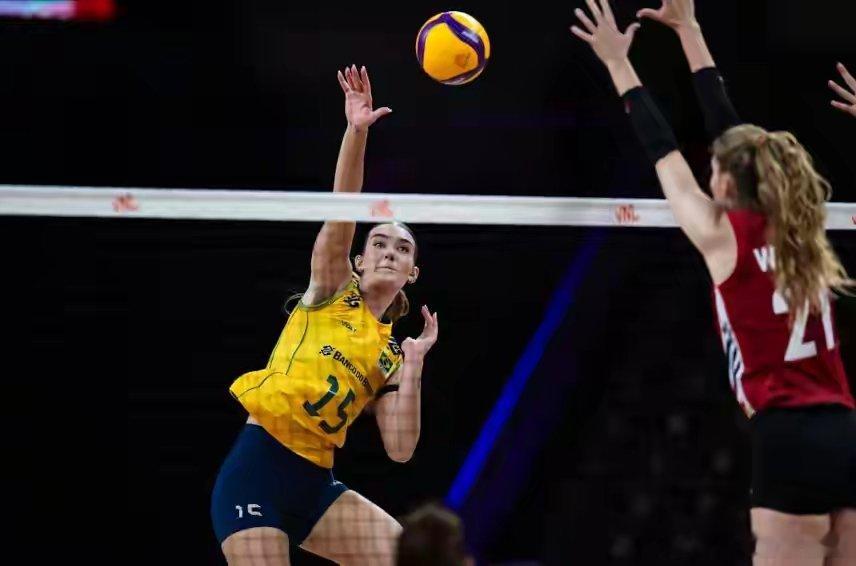 女排世联赛疯狂一夜，六场五局大战，巴西让出榜首，中国女排第八2026年世界女排联
