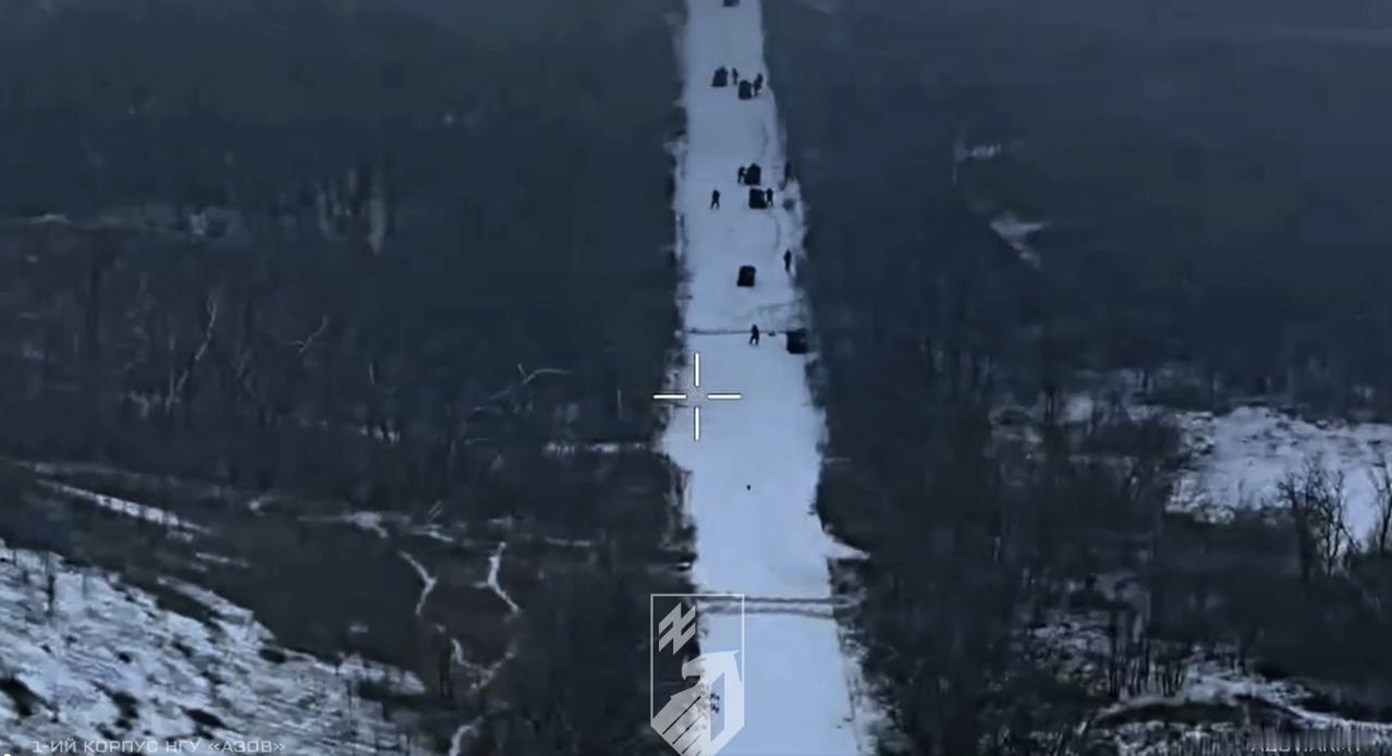 俄军利用大雾和低能见度，在亚速营责任区发动了袭击。（该帖子由一个位于赫尔松的亲乌