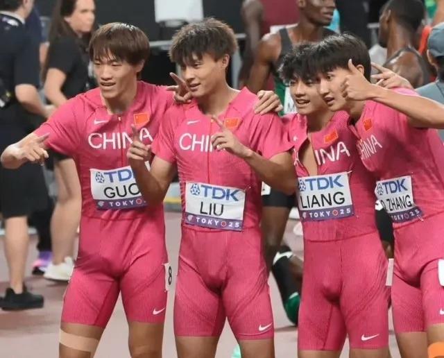不懂就问，9月13日开始的东京田径世锦赛上短跑中国队员的服装为什么设计成连体裤？