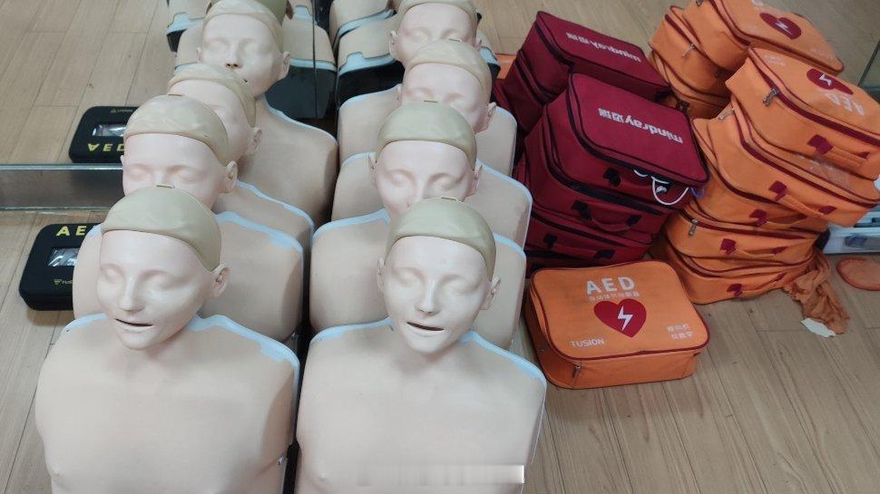 老师瞎忽悠这心肺复苏模特的价格，随便一查比我预计的还要低跑步急救心肺复苏 广州·