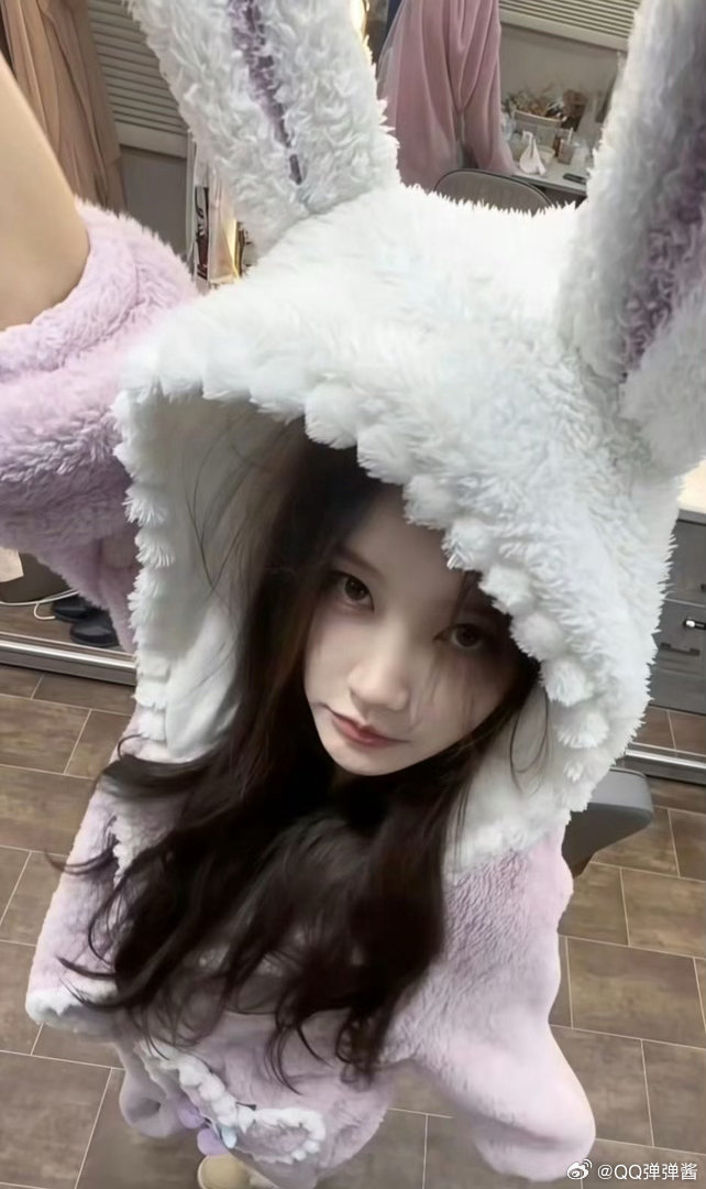 曝李一桐深夜进医院心疼桐姐，希望她能好好休息，身体健康最重要！我们等你满血复活，