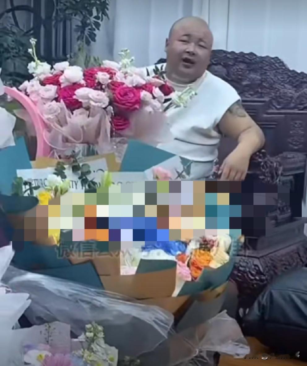 老狗真实现金存款曝光，叠加名下资产仍过千万。

            佳希吐槽