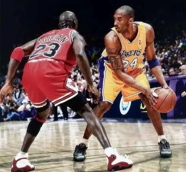 科比和乔丹的差距究竟在哪里？
科比是NBA最勤奋的球员，年轻时别人在玩时，他在家