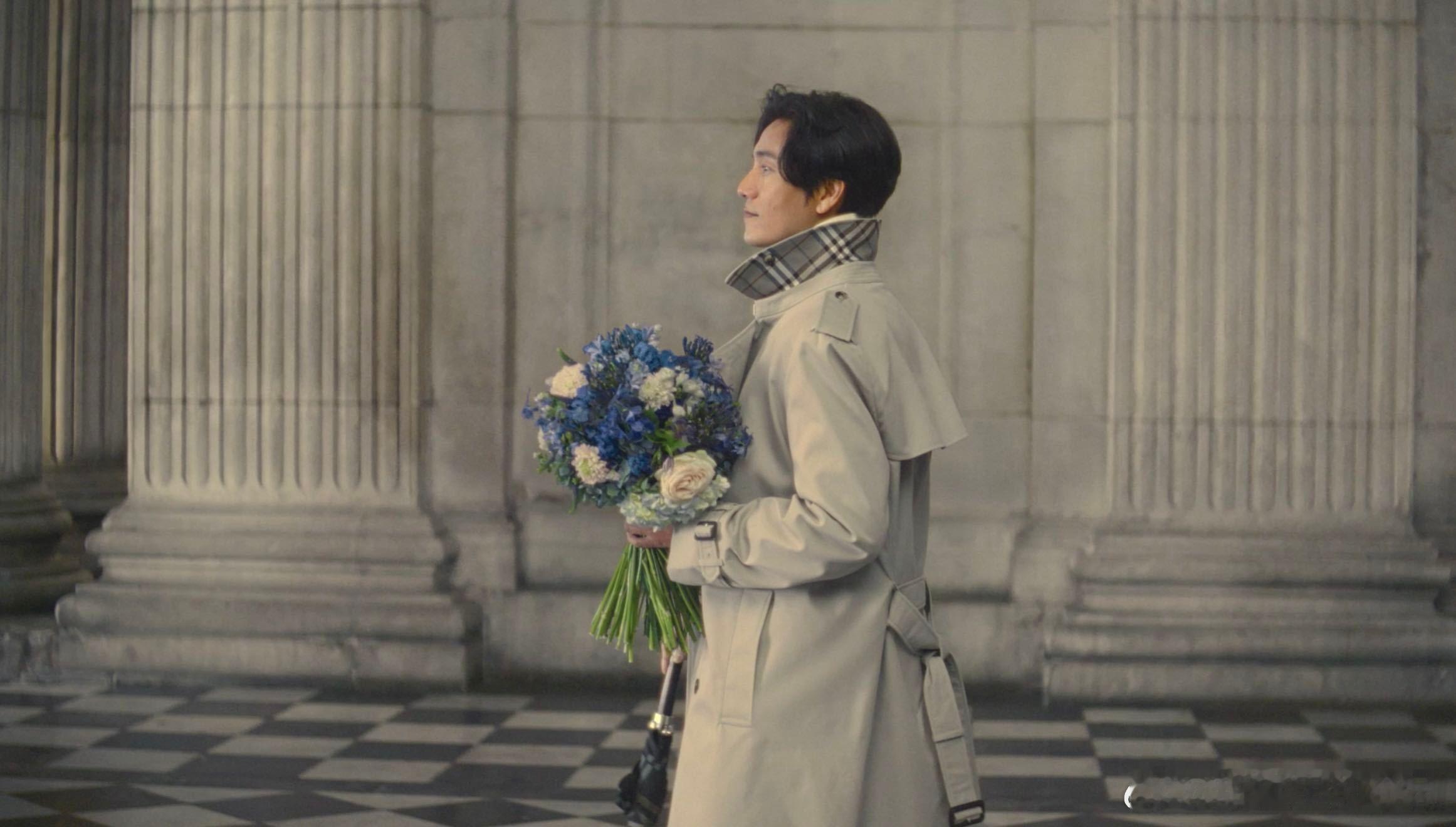 这是金燕西来找冷清秋复合了吗 救命！这张侧身撑伞照是真实存在的吗？水珠挂在睫毛上