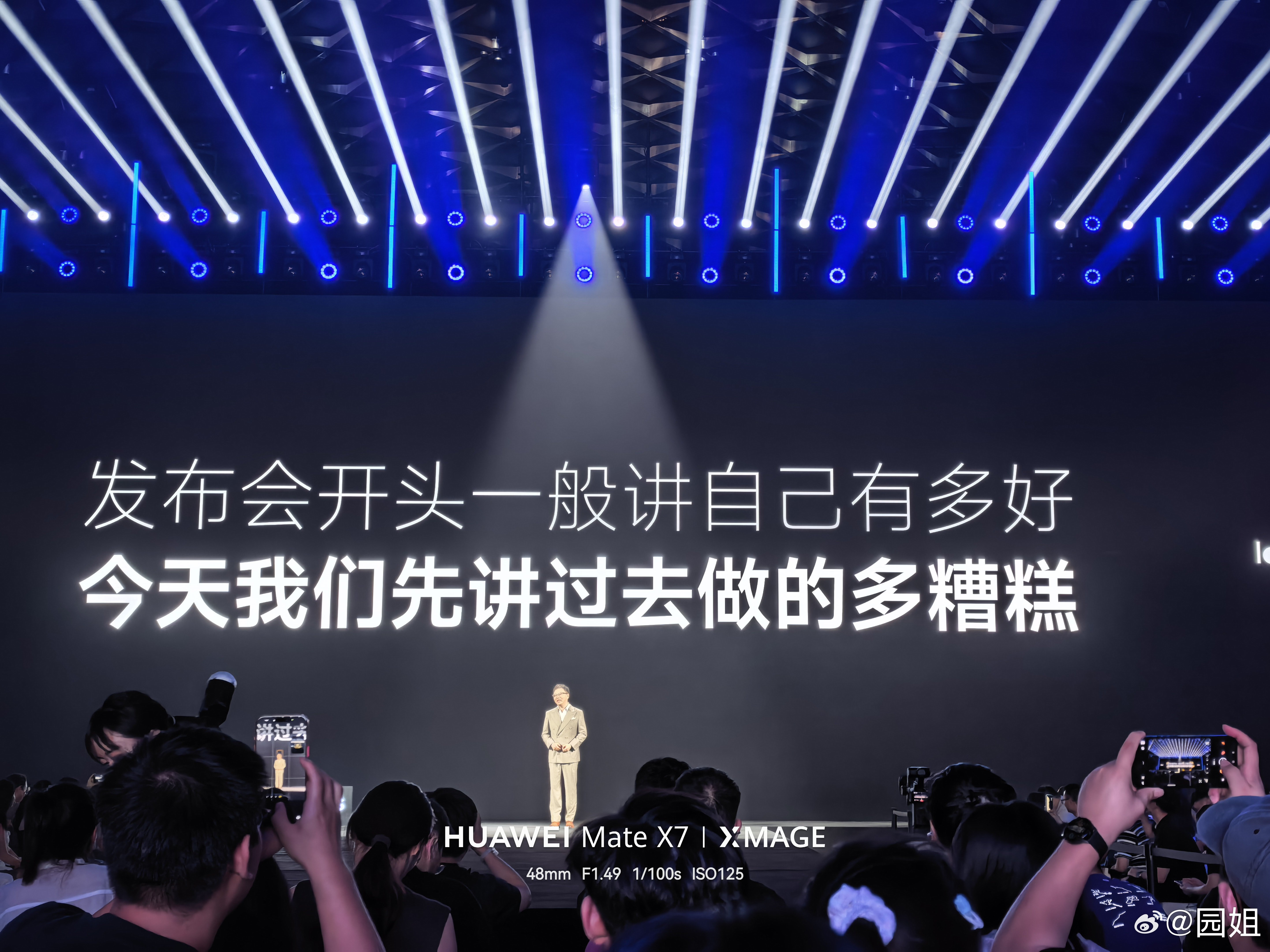 闪极loomos 开场就是激情满满，致歉第一代购买眼镜的客户。 