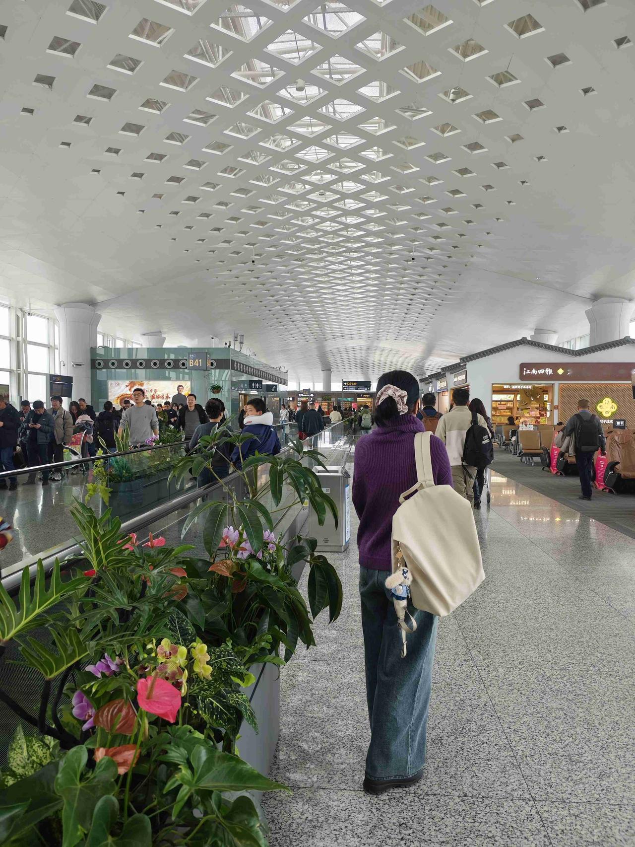 我的今日状态：😁轻松愉快
我这里的天气：☀️晴天

春节与智己从容出行汽车征文